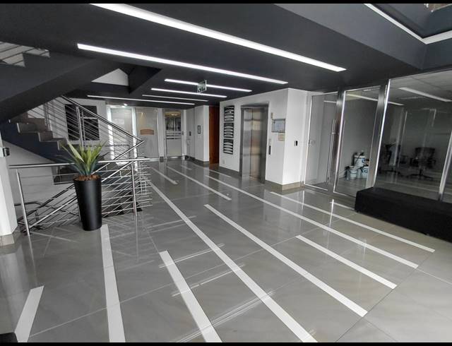 1,349M² OFFICE TO LET IN VORNA VALLEY